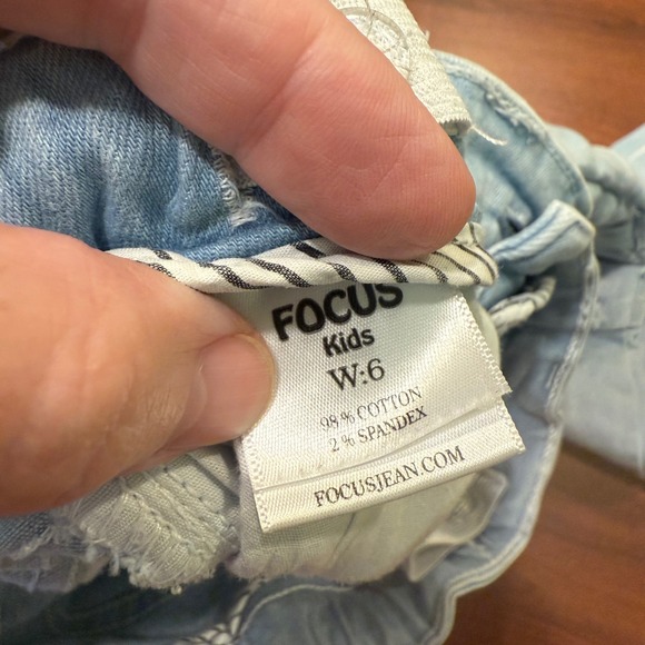 Kids Focus Heart Jeans Blue Distressed Denim Patches Paint‎ Splatter Light Wash - Picture 9 of 12